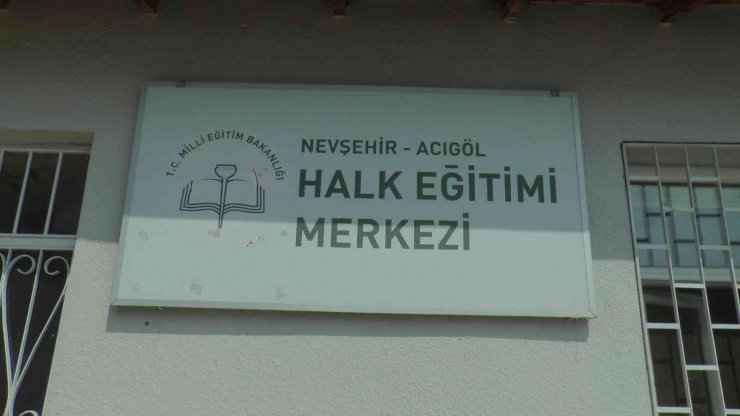 Hem meslek öğrenen hem para kazanan kursiyerler siparişlere yetişemiyor