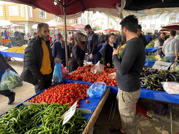 Aksaray’da semt pazarlarında Ramazan yoğunluğu