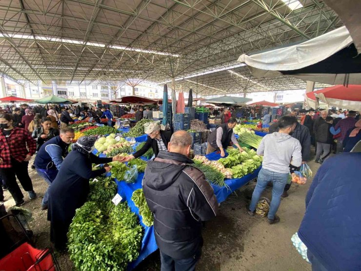 Aksaray’da semt pazarlarında Ramazan yoğunluğu