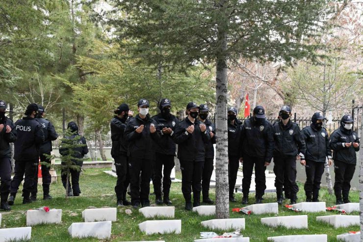 Aksaray’da polis haftası etkinlikleri şehitlerin anılmasıyla başladı