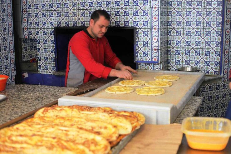 Osmanlıdan günümüze meşe odununda pişirilen lezzet: pide