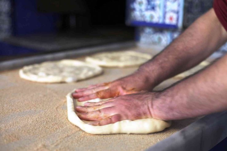 Osmanlıdan günümüze meşe odununda pişirilen lezzet: pide