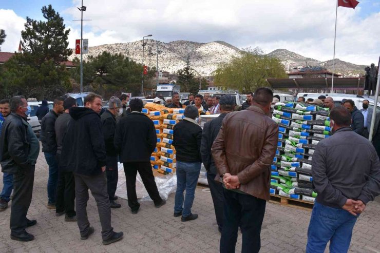 Nallıhan’da üreticilere silajlık mısır tohumu desteği