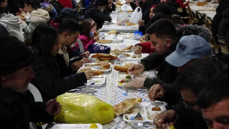 Sorgun Belediyesi günde 800 kişiye iftar veriyor