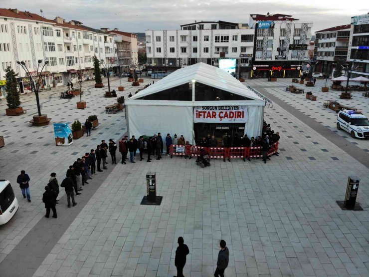 Sorgun Belediyesi günde 800 kişiye iftar veriyor