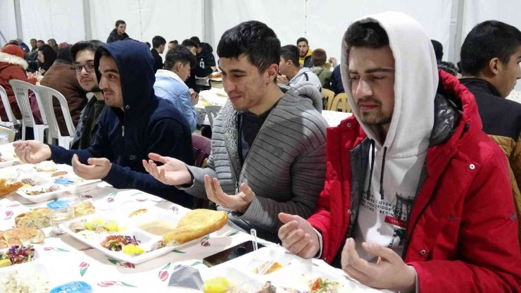 Sorgun Belediyesi günde 800 kişiye iftar veriyor