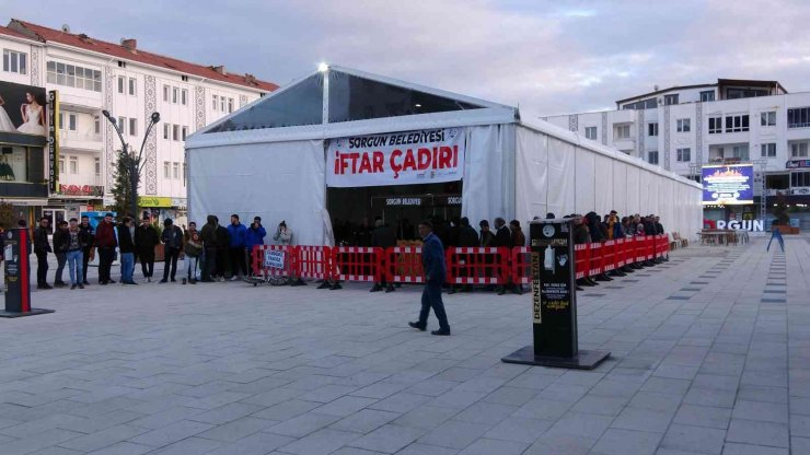 Sorgun Belediyesi günde 800 kişiye iftar veriyor