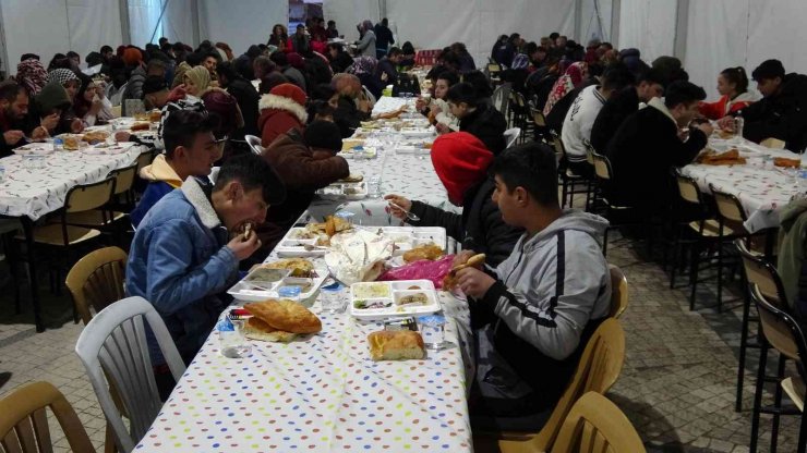 Sorgun Belediyesi günde 800 kişiye iftar veriyor