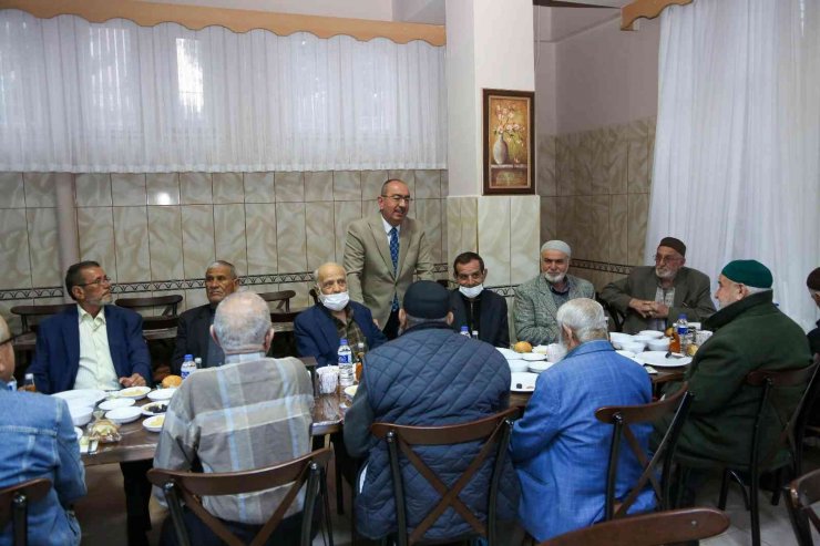 Başkan Kavuş’tan huzurevinde iftar Kur’an kursunda sahur