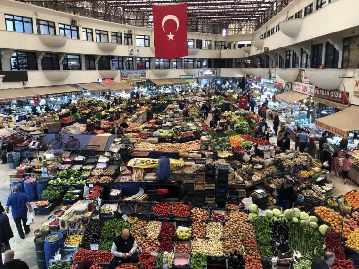 Konya’nın tarihi pazarlarında bayram hareketliliği