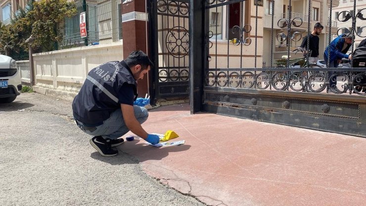 Sattığı arabanın parasını almaya giden şahsın vurulma anı kamerada