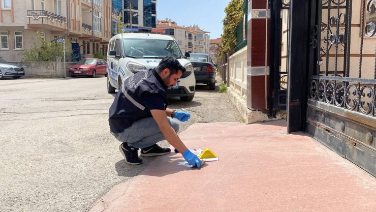 Sattığı arabanın parasını almaya giden şahsın vurulma anı kamerada