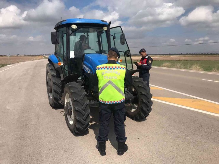 Aksaray jandarma trafikten traktörlere denetim