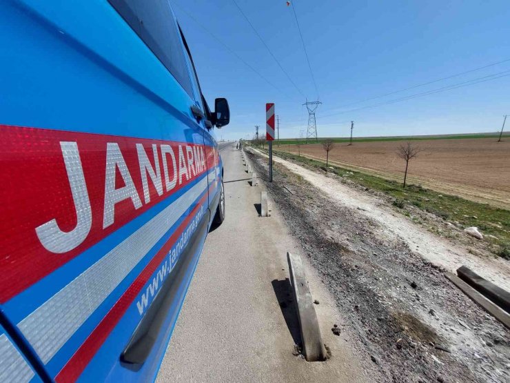 Yoldaki bariyerleri kesip çalan hırsızlar suçüstü yakalandı