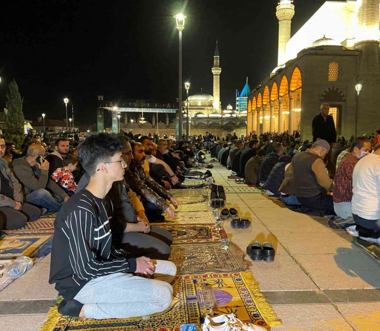 Konya’da Kadir Gecesi coşkusu