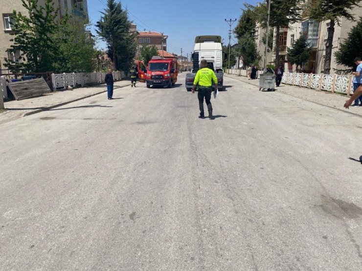 Tırın altında kalan bisiklet sürücüsü kaldırıldığı hastanede hayatını kaybetti