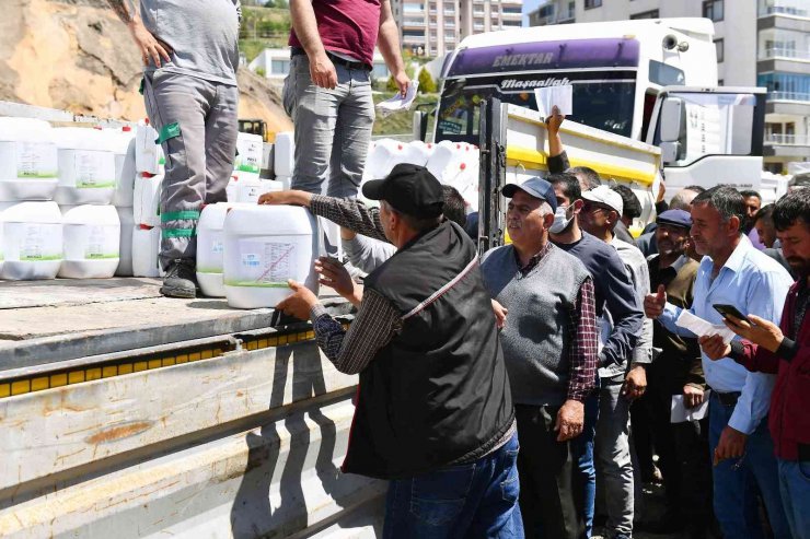 Başkentli üreticilere şimdi de sıvı gübre desteği