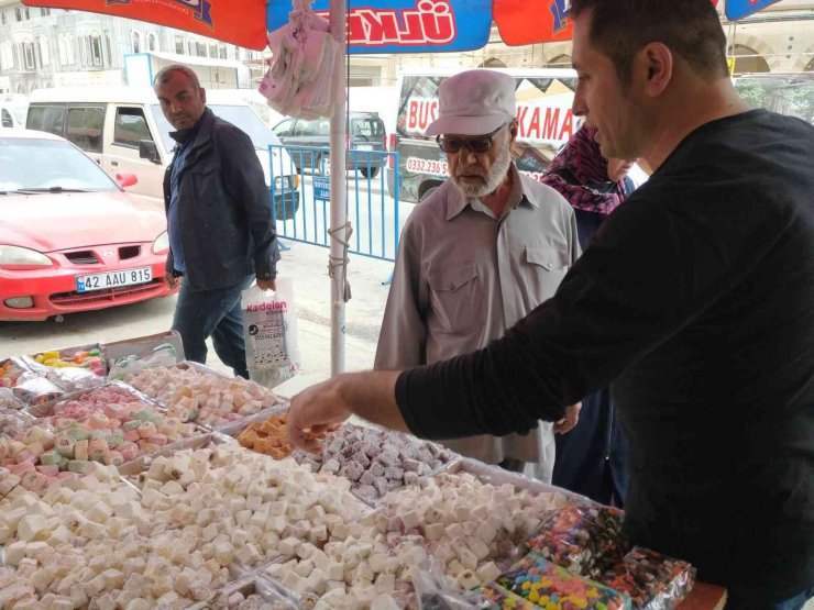 Konya’da bayram alışverişini son günlere bırakanlar yoğunluk oluşturdu