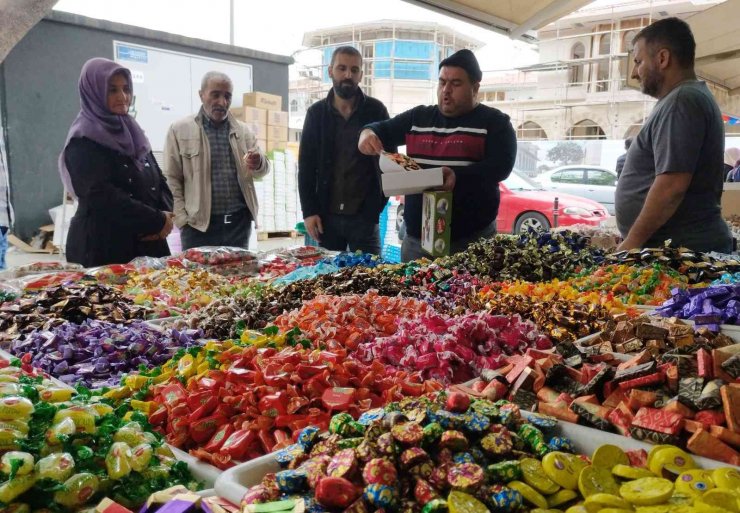 Konya’da bayram alışverişini son günlere bırakanlar yoğunluk oluşturdu