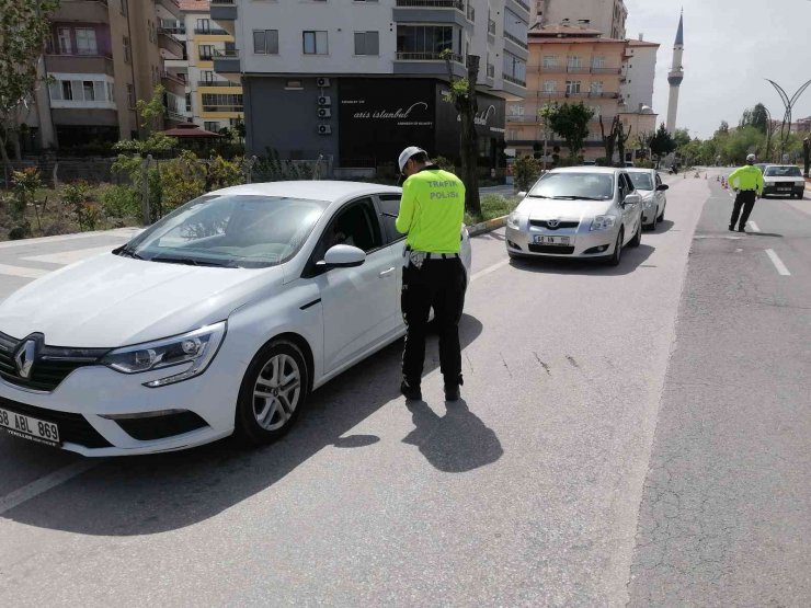 Aksaray’da bayram öncesi başlatılan trafik denetimleri devam ediyor