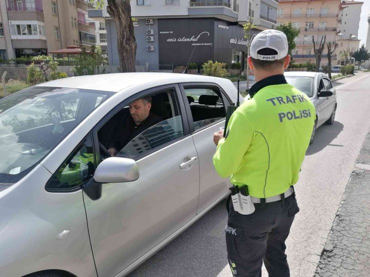 Aksaray’da bayram öncesi başlatılan trafik denetimleri devam ediyor