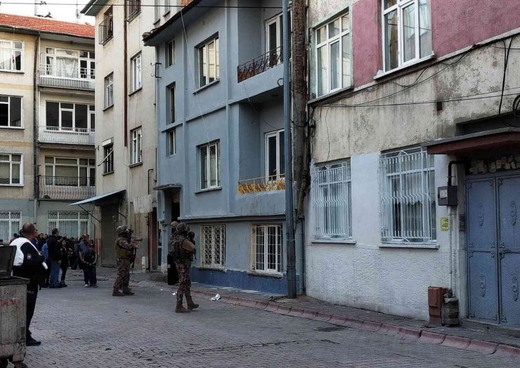 Havaya rastgele ateş etti, özel harekat polisi yakaladı