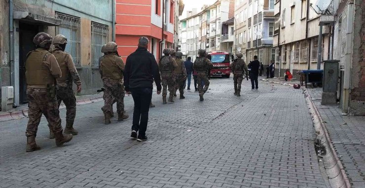 Havaya rastgele ateş etti, özel harekat polisi yakaladı