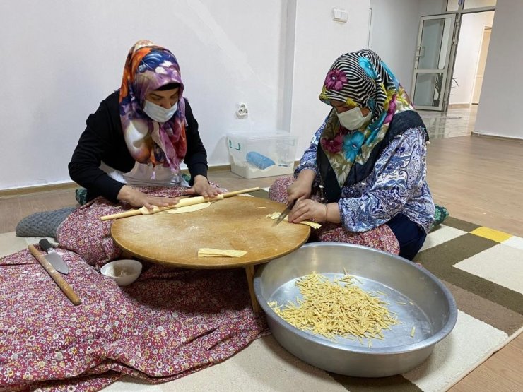 Kadınlar üreterek ekonomiye katkı sağlıyor