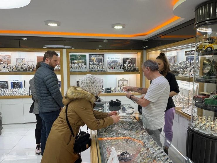 Özel günlerin değişilmez hediyesi saatlere yoğun talep var