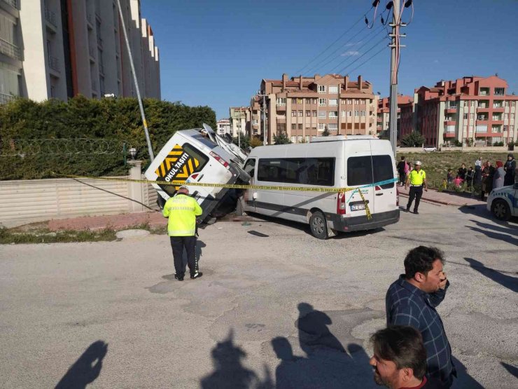 Konya’da okul servisleri çarpıştı:2’si ağır 14 yaralı