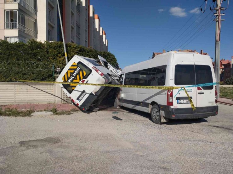 Konya’da okul servisleri çarpıştı:2’si ağır 14 yaralı