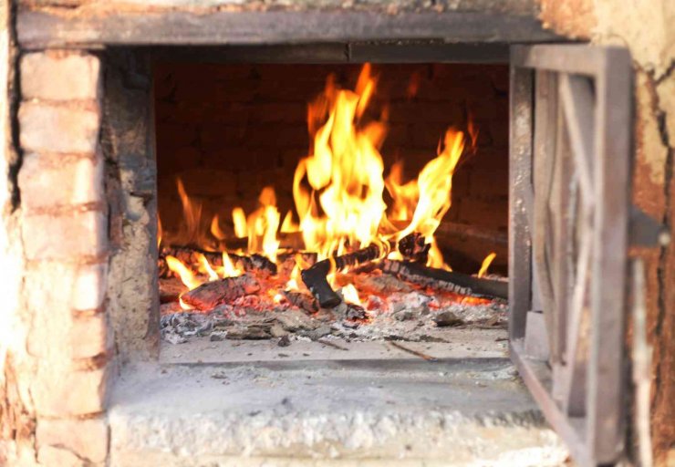 Odun ateşinde pişirdiği güdük böreği geçim kaynağı oldu