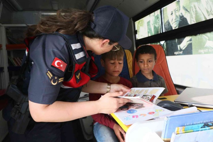 Mevsimlik tarım işçisi kadınlara KADES, çocuklara okul eğitimi