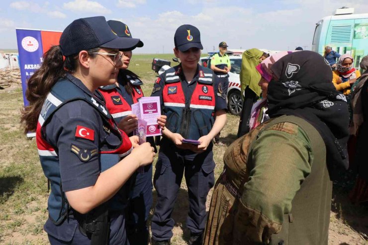 Mevsimlik tarım işçisi kadınlara KADES, çocuklara okul eğitimi