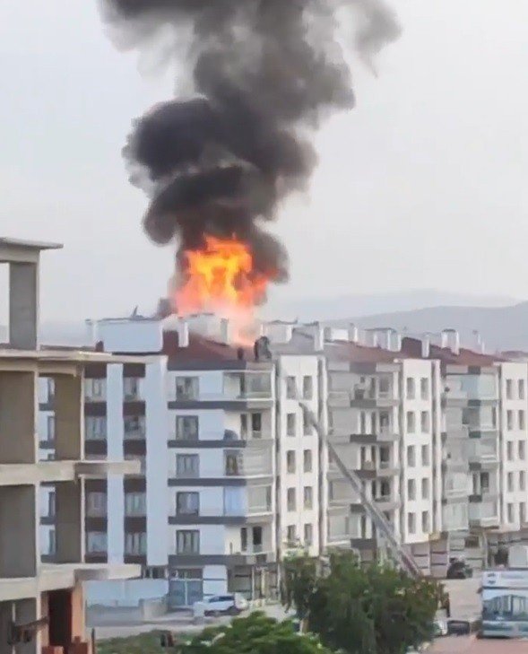 Konya’da çatı yangını korkuttu