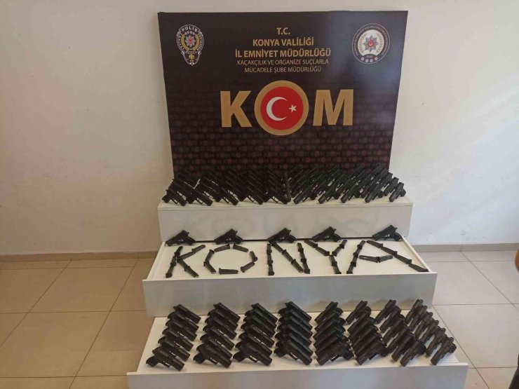 Polis denetim yaptığı dron ile silah kaçakçısını yakaladı