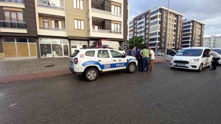 İş yeri sahibini vurmak için saldıran kardeşler misafiri vurdu