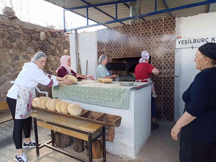 Yeşilburçlu kadınlar, kurdukları kooperatifle yöresel ürünlere değer katıyor