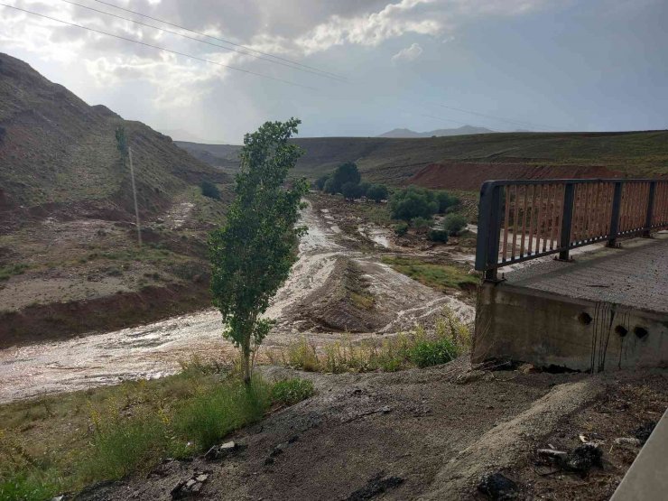 Konya’da yağış etkili oldu, çalışmalar devam ediyor