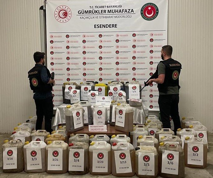 İstanbul’da 2 milyon captagon hap, Hakkari’de 742 kilogram metamfetamin ele geçirildi