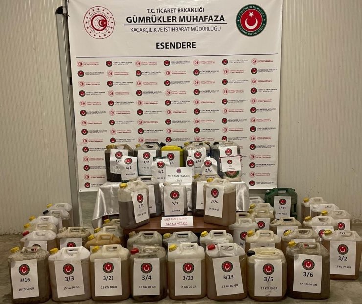 İstanbul’da 2 milyon captagon hap, Hakkari’de 742 kilogram metamfetamin ele geçirildi