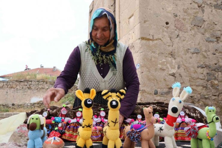 Annelerinden kalan mesleği kızları ve gelinleriyle sürdürüyorlar