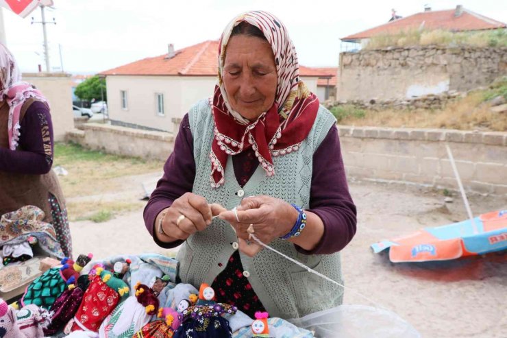 Annelerinden kalan mesleği kızları ve gelinleriyle sürdürüyorlar