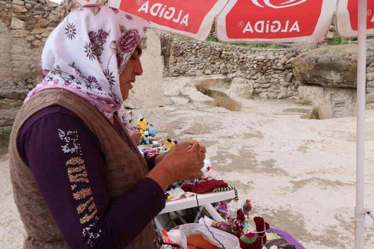 Annelerinden kalan mesleği kızları ve gelinleriyle sürdürüyorlar