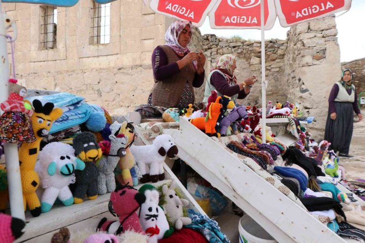 Annelerinden kalan mesleği kızları ve gelinleriyle sürdürüyorlar