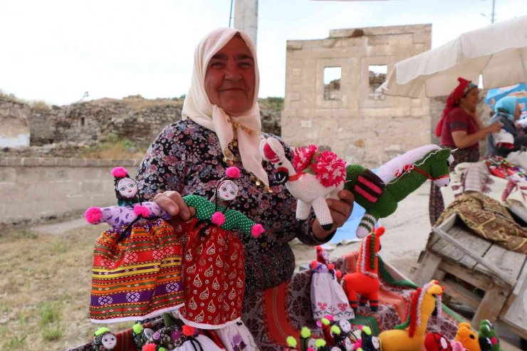 Annelerinden kalan mesleği kızları ve gelinleriyle sürdürüyorlar