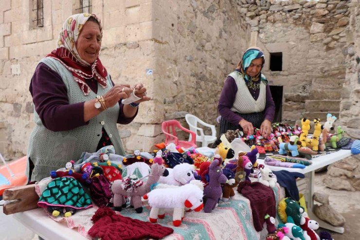 Annelerinden kalan mesleği kızları ve gelinleriyle sürdürüyorlar