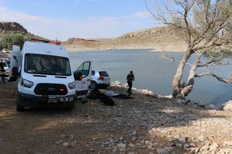 Serinlemek için girdikleri gölette cansız bedenleri bulundu