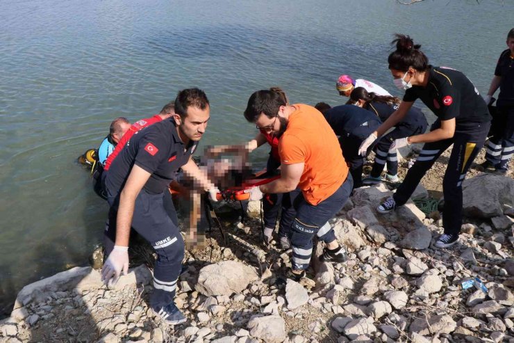 Serinlemek için girdikleri gölette cansız bedenleri bulundu