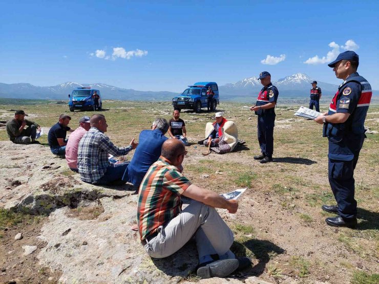 Jandarma dağlarda çoban eğitiminde